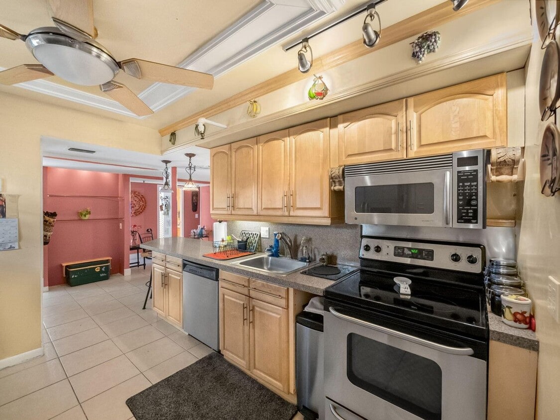 Photo - 6400 NW 2nd Avenue 117, Boca Raton, FL 33487