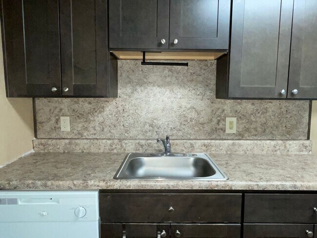 Foto del edificio - 571 Whitehead Rd