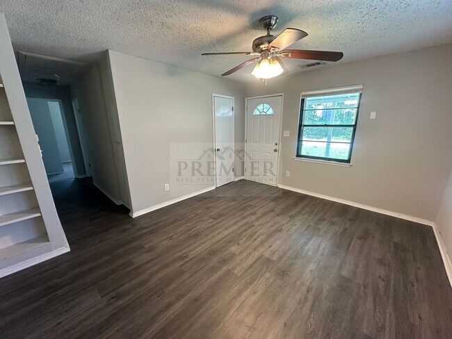 Foto del edificio - 2709 Highland Dr