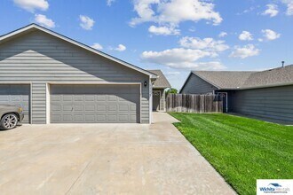 Building Photo - 1338 N Curtis Ct