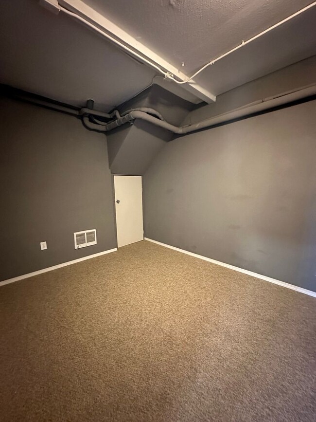Building Photo - Commercial/Residential 2 Bedrooms and 1 Ba...