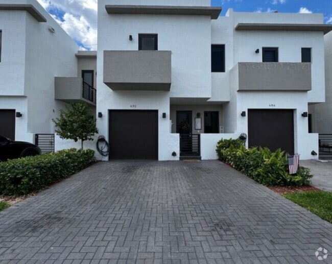 Building Photo - 492 SW 91st Pl