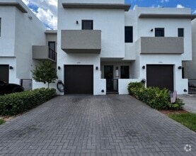Building Photo - 492 SW 91st Pl