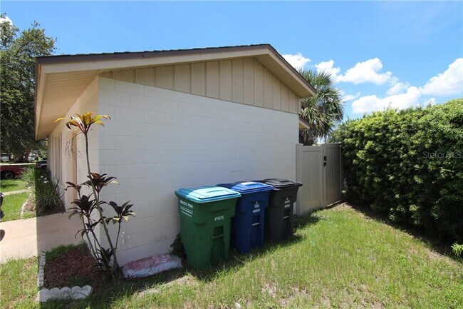 Building Photo - 1133 S Denning Dr