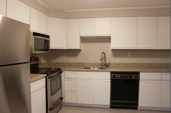 Foto del edificio - 1321 Worcester Rd