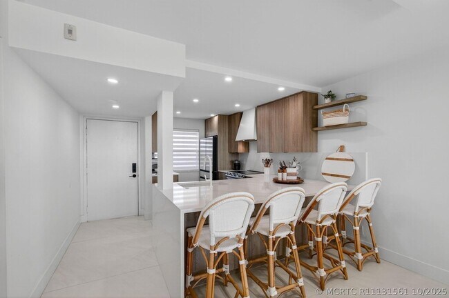 Building Photo - 600 Egret Cir