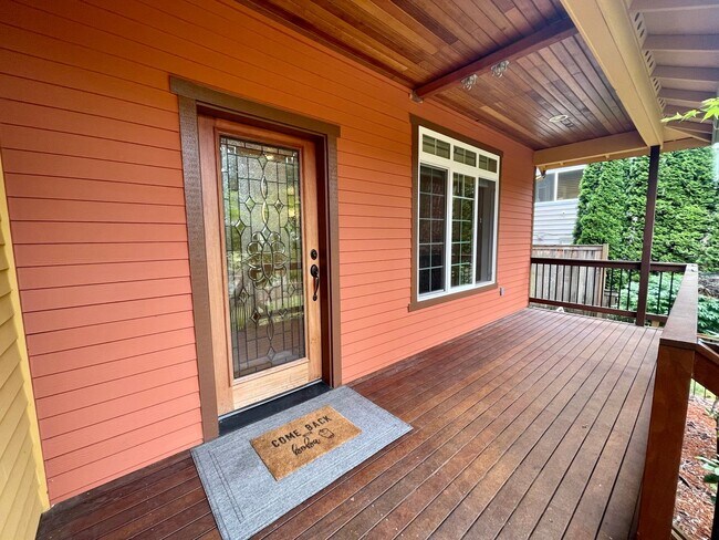 Foto del edificio - 4 Bedroom Shoreline Home...