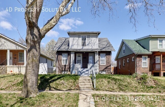 Building Photo - Spacious 3-Bedroom Home with Hardwood Floo...