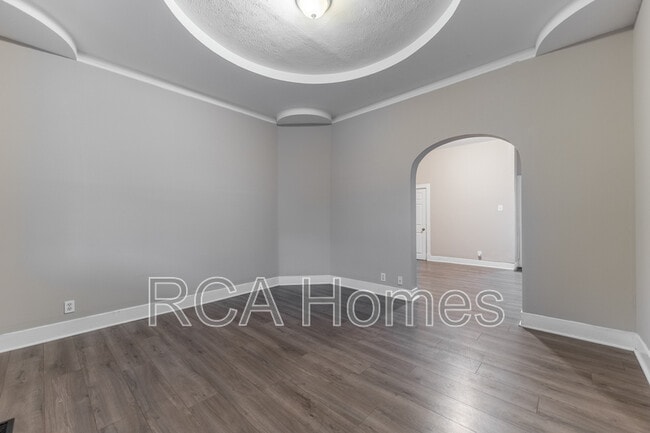 Photo - 704 Sanders St House