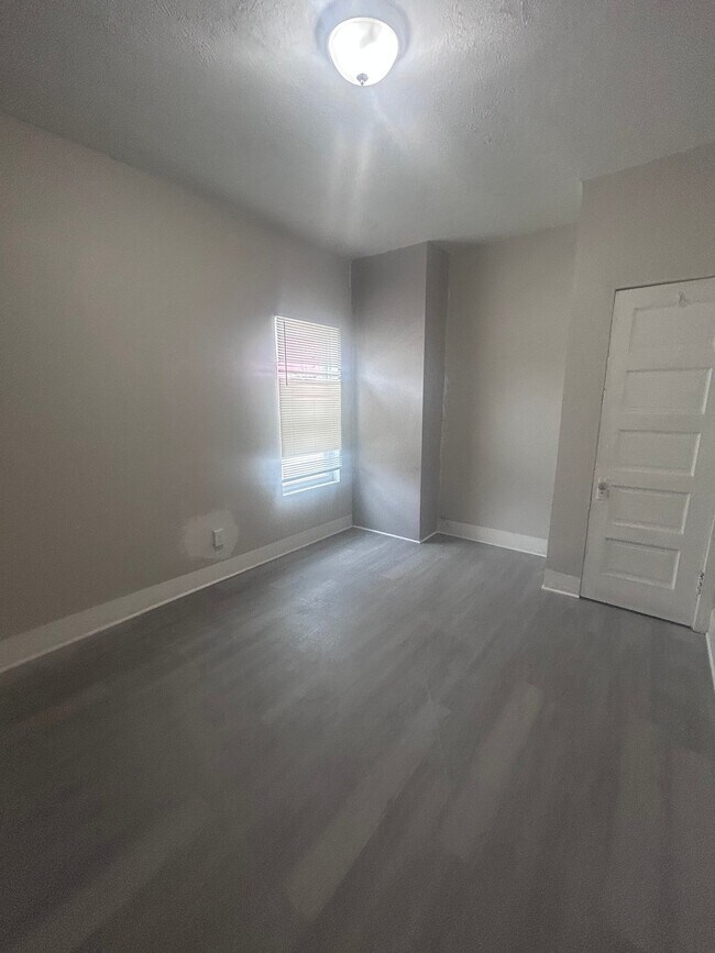 Foto del edificio - 2163 E 84th St
