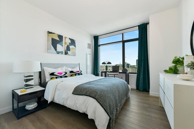 Building Photo - 143 1st St