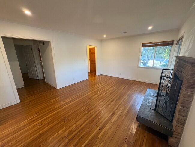 Sala de estar - 12606 Bonaparte Ave