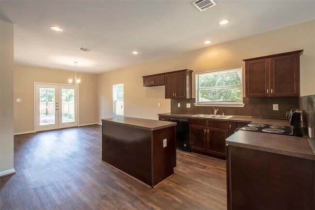 Building Photo - 8530 Homewood Ln