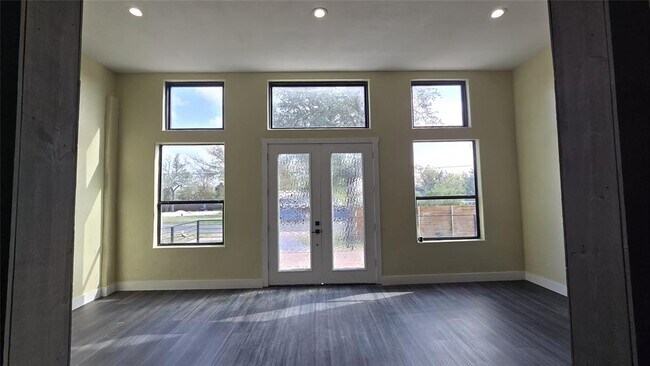 Foto del edificio - 17621 Stacey Ln