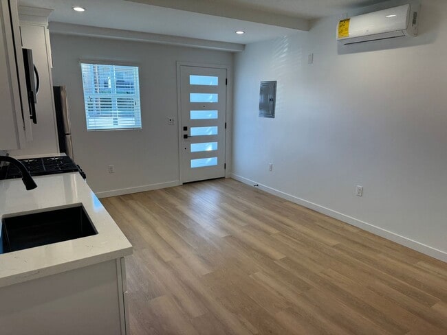 Building Photo - 6125 Whitsett Ave