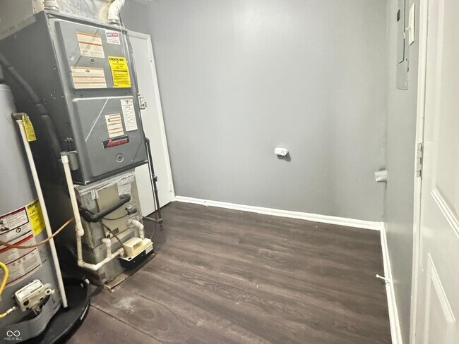 Foto del edificio - 4033 Biscayne Rd