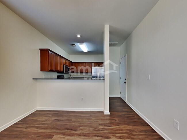 Foto del edificio - 321 Mossy Wood Rd