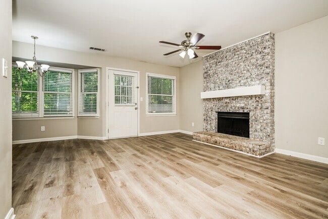 Building Photo - 3811 Eden Glen Dr SE