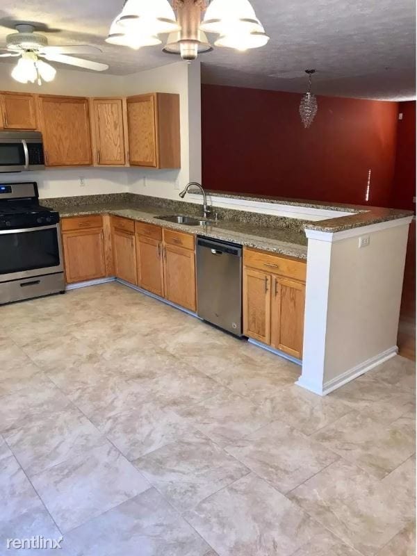 Building Photo - 3 br, 2.5 bath Townhome - 16142 Edenwood Dr