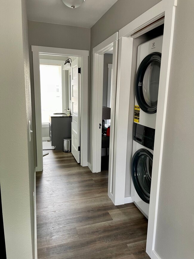 Building Photo - 601 Day St