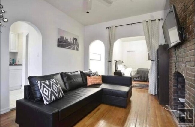 Building Photo - Alcove one bedroom on 11th St. in Park Slope