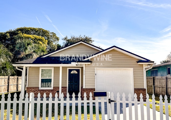 Primary Photo - NEW LOWER RENTAL RATE LEASING SPECIAL: Rec...