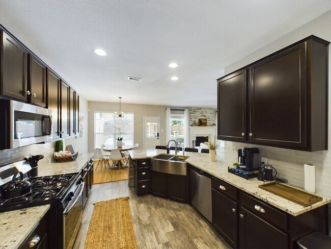 Foto del edificio - 8011 Colton Mining Ct