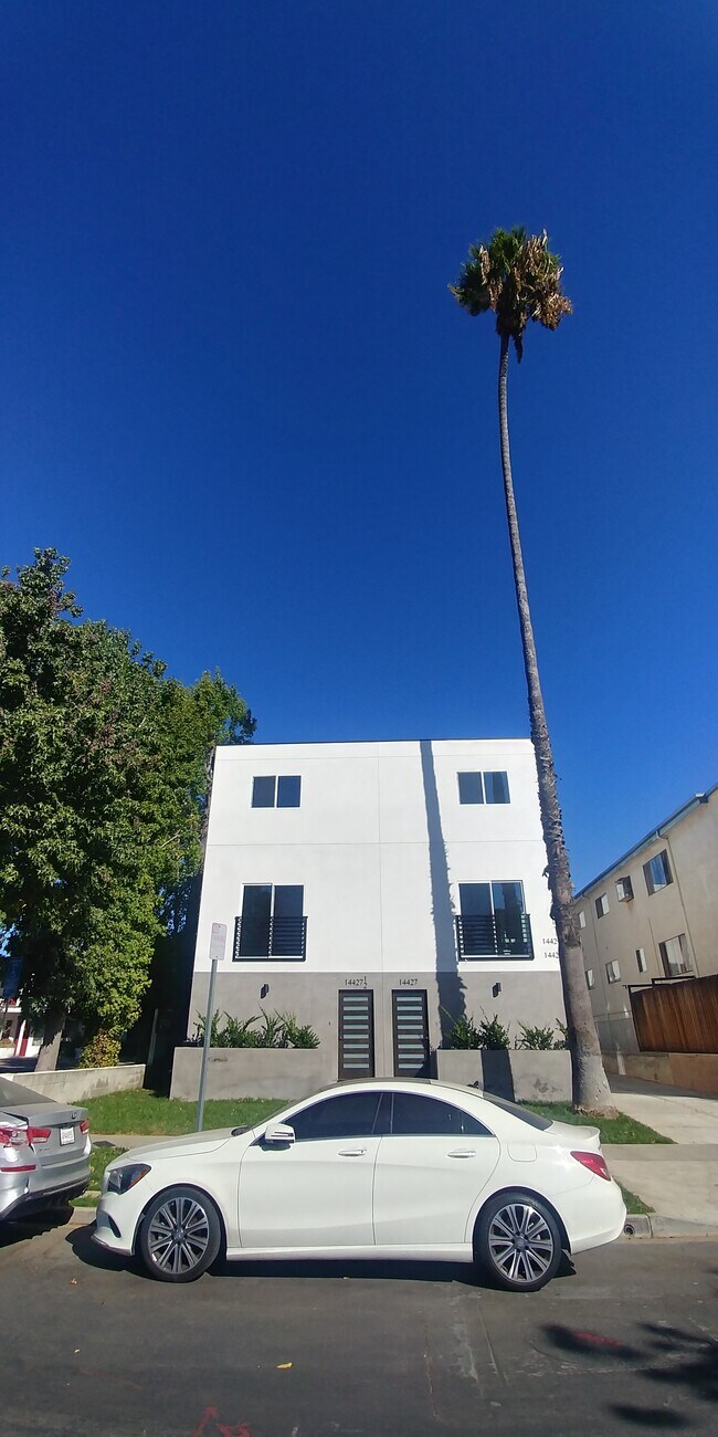 Tiara Quad - 14427 Tiara St
