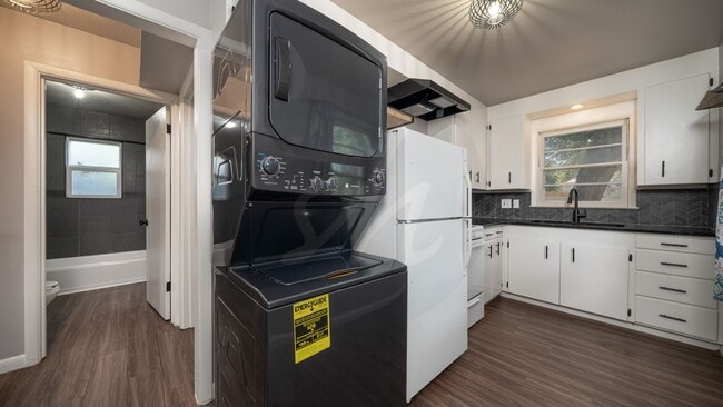 Building Photo - Charming cottage in downtown Colorado Springs