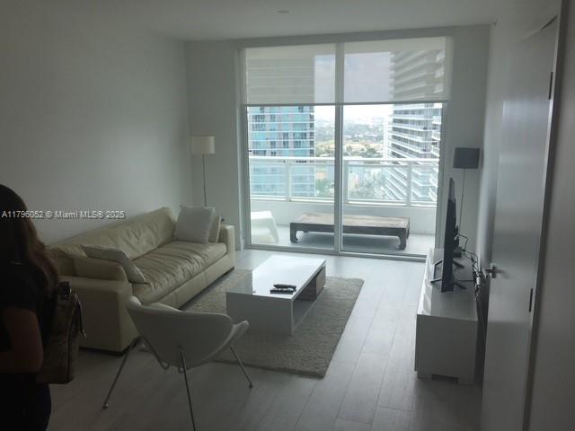 Primary Photo - 1080 Brickell Ave