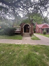 Building Photo - 8911 Esper St