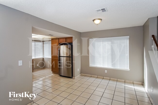 Foto del edificio - 7118 Shadow Crest Dr
