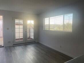 Building Photo - 1308 W 225th St