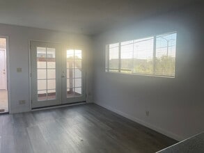 Building Photo - 1308 W 225th St