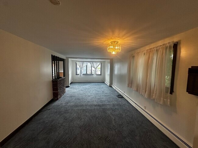 Building Photo - 103 Sagamore St