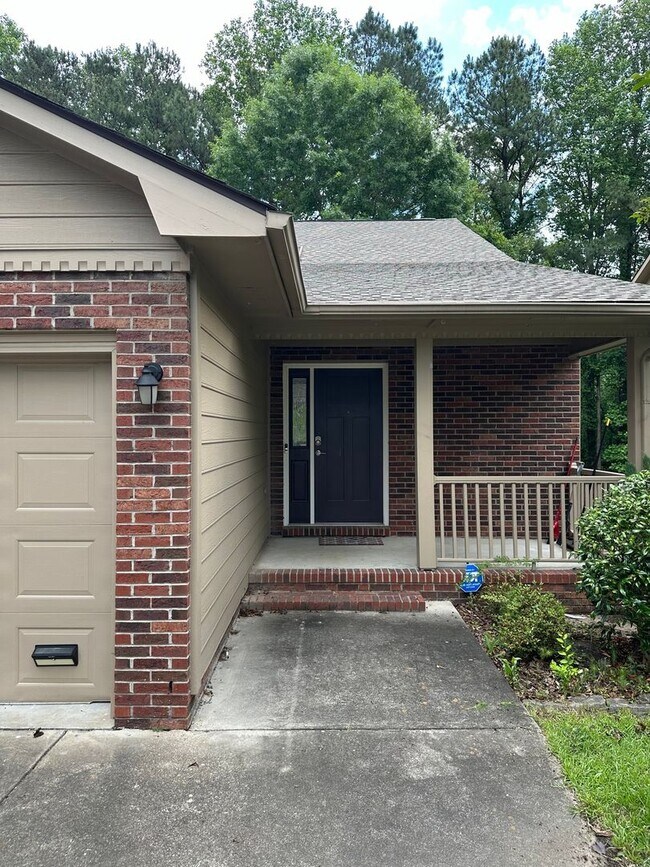 Building Photo - 2 Bedroom Townhome in Fayetteville
