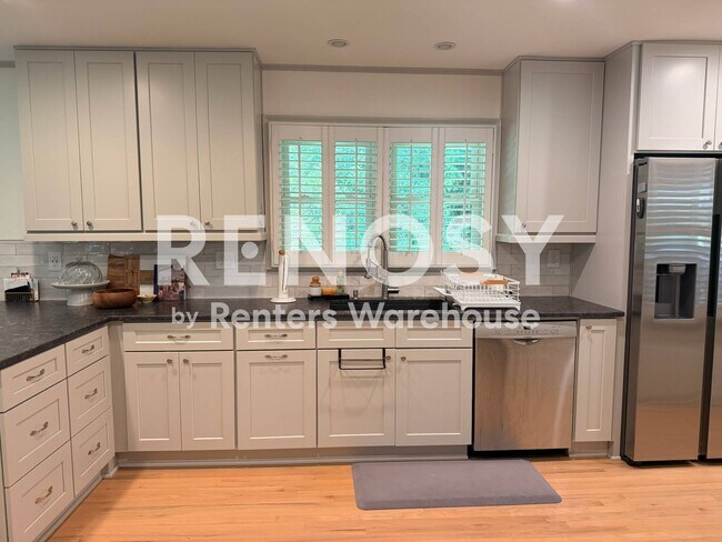 Building Photo - 1543 Knob Hill Dr NE