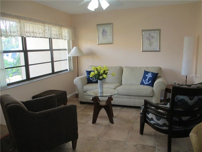 Foto del edificio - 24 Quails Run Blvd