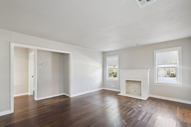 Building Photo - $500 Off The First Months Rent!! Location, Light & Lifestyle! 3-Bedroom Tulsa Beauty Near TU!