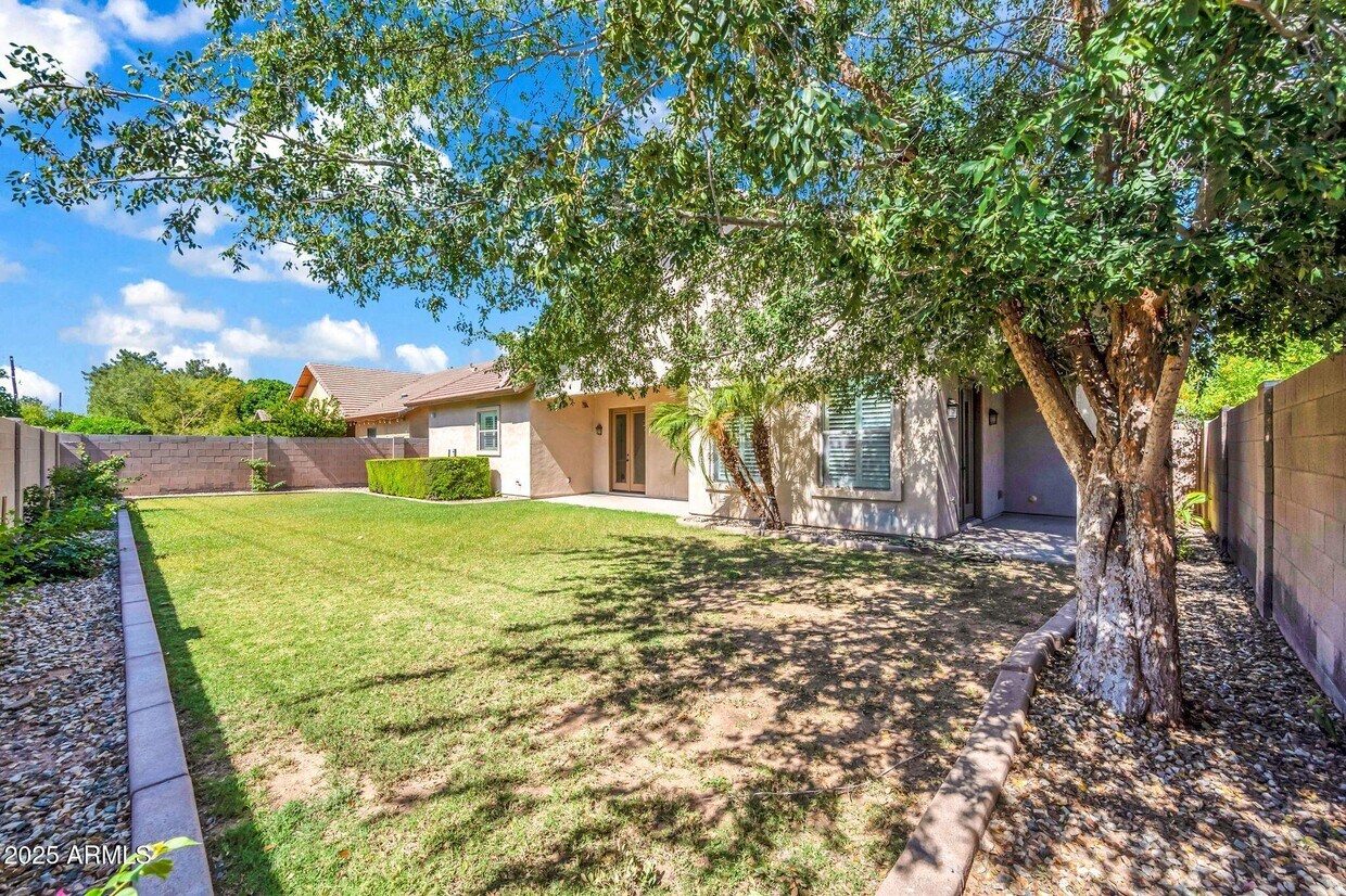 Primary Photo - 4213 E Edgemont Ave