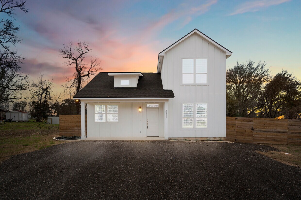 Photo - 22562 Buchanan St (Navasota, TX)