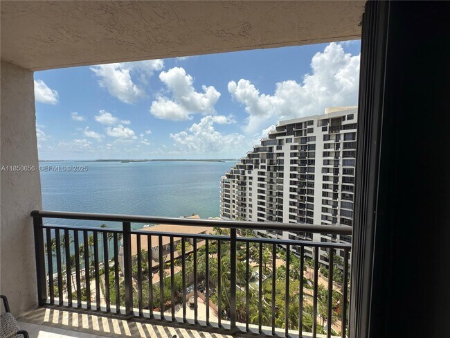 Foto del edificio - 540 Brickell Key Dr