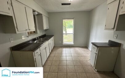 Building Photo - "Charming 3-Bed Gem with Cozy Fireplace on Bowdoin Drive, Memphis!"