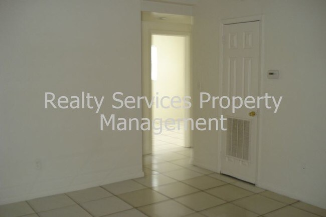 Building Photo - 1413 Brookhill Dr