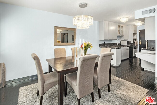 Foto del edificio - 1121 N Olive Dr