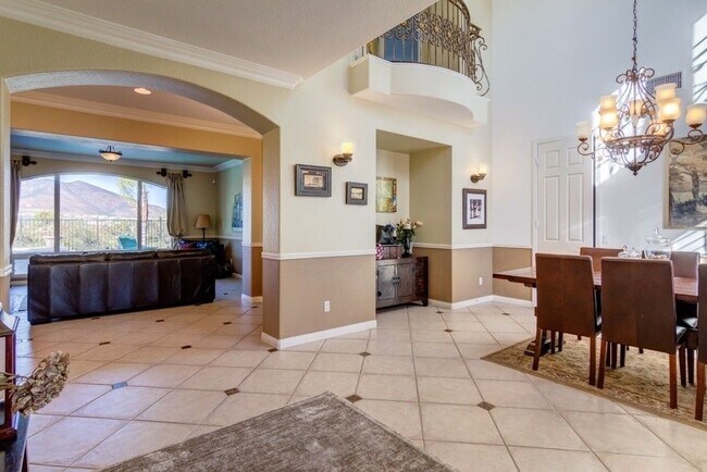 High ceiling at dining room with Romeo and Juliet balcony - 853 Aspen Glen Rd