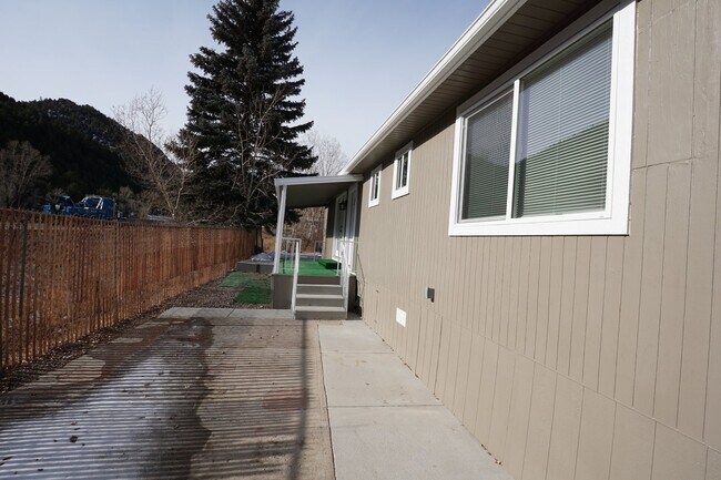 Foto del edificio - Three Bedroom Home in Idaho Springs!!