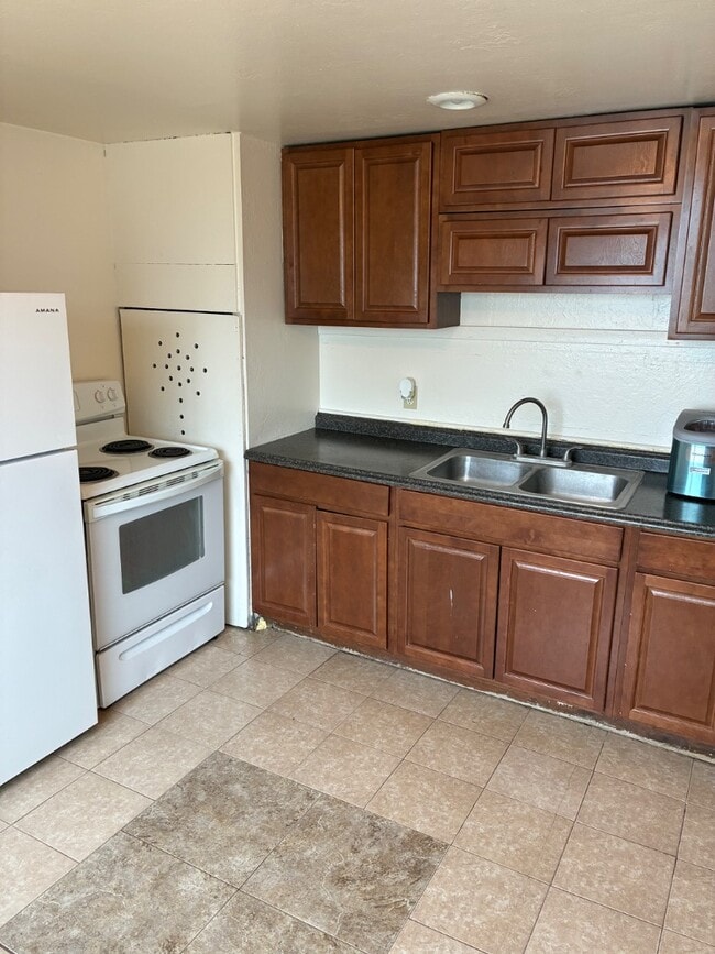 Building Photo - 202 W Lorene Ln