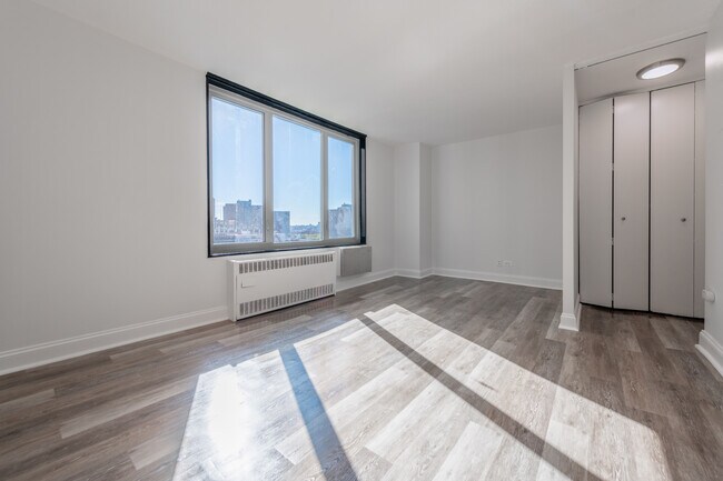 Foto del edificio - 3333 Broadway