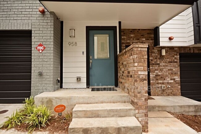 Building Photo - 958 Moda Dr
